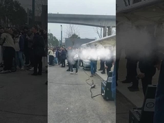 طائرة بدون طيار MYUAV FC30X مربوطة لعملية تنظيف الجدران