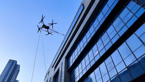آخر أخبار الشركة حول السنة الأولى من تنظيف المباني بواسطة طائرات بدون طيار: طائرة بدون طيار تنظيف MYUAV FC30X