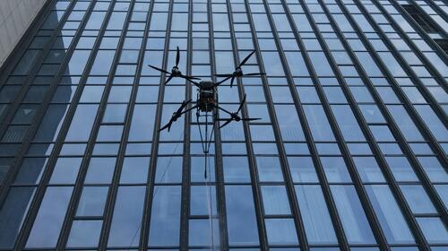 آخر أخبار الشركة حول الابتكار التكنولوجي القيادة: MYUAV مزدوجة ربط تنظيف ارتفاعات عالية طائرات بدون طيار تنظيف موحد جياكسينغ رياضة رياضية