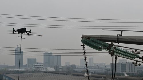 آخر أخبار الشركة حول تحقيق اختراق في تنظيف عوازل الجهد العالي أثناء التشغيل! طائرات MYUAV بدون طيار تحقق النجاح في التطبيق العملي