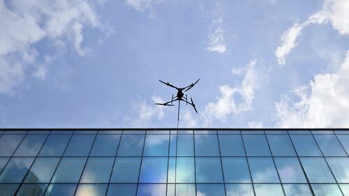 آخر أخبار الشركة حول تمكين التكنولوجيا، بناء آفاق جديدة في السلامة: بيانات MYUAV تساعد DJI M400 على فتح التنظيف على ارتفاعات عالية