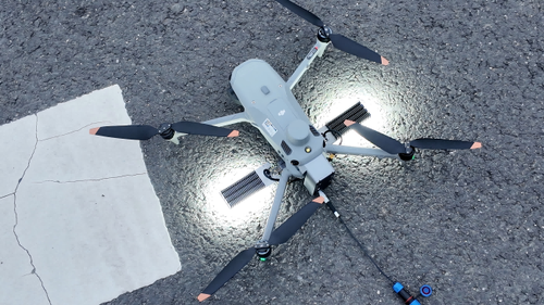 آخر أخبار الشركة حول Arrive Light, Illuminate Instantly | Field Application of the DJI M4 Tethered Lighting System